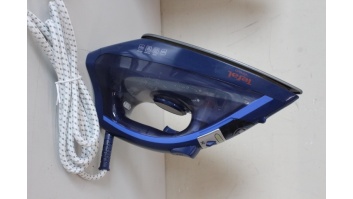 SALE OUT. Tefal FV1713E0 Virtuo Steam iron, Dark Blue | TEFAL | FV1713E0 Virtuo | Steam Iron | 2000 W | Water tank capacity 200 ml | Continuous steam 24 g/min | Dark Blue | USED, WATER MARKS, SCRATCHES