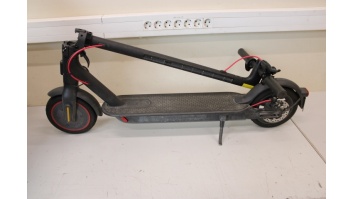 SALE OUT. Xiaomi Mi Electric Scooter Pro 2 (Black) | Xiaomi Mi Electric Scooter Pro 2 | 600 W | 25 km/h | 3 month(s) | Black | USED, SCRATCHED, DIRTY, SMALL CRACK BEHIND LEG, MISSING: CHARGER, MANUAL AND LEFT BACK REFLECTOR