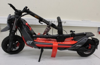 SALE OUT. Ninebot by Segway Kickscooter ZT3 Pro E, Black | Segway Ninebot Kickscooter ZT3 Pro E | 1600 W | 25 km/h | 11 " | 24 month(s) | Black | UNPACKED, SCRATCHED ON LEG, WING, NO MANUAL