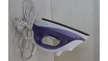SALE OUT. Adler AD 5019 Steam iron, Temperature control, Power 1600W | Adler | AD 5019 | With cord | 1600 W | Water tank capacity 100 ml | Continuous steam 10 g/min | Violet/White | DEMO
