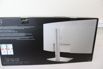 SALE OUT. Dell LCD U4025QW 40" IPS WUHD//5120×2160/DP,HDMI,USB-C,USB,RJ45/Black,silver, 5Y | Dell | U4025QW | 39.7 " | IPS | WUHD | 21:9 | 120 Hz | 5 ms | 5120 x 2160 pixels | 600 cd/m² | Power connector, HDMI, DisplayPort, USB-C, USB-A, Audio, RJ45 | HDM