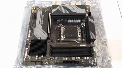 SALE OUT.  | Gigabyte | B650M DS3H 1.0 M/B | Processor family AMD | Processor socket AM5 | DDR5 DIMM | Memory slots 4 | Supported hard disk drive interfaces 	SATA, M.2 | Number of SATA connectors 4 | Chipset B650 | Micro ATX | USED, REFURBISHED, WITHOUT O