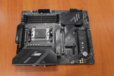 SALE OUT. | MSI MAG X670E TOMAHAWK WIFI | Processor family AMD | Processor socket AM5 | DDR5 | Number of SATA connectors 4 | USED, REFURBISHED, WITHOUT ACCESSORIES AND ORIGINAL PACKAGING, ONLY BACK PANEL INCLUDED