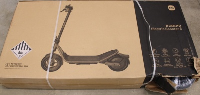 SALE OUT. Xiaomi Electric Scooter 6 GL | Xiaomi 24 month(s) | DAMAGED PACKAGING AND PAINT (FRONT - LEFT AND RIGHT SIDE)