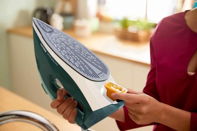 PHILIPS 7000  sērijas Tvaika gludeklis, Opāla zaļa/mētras krāsa