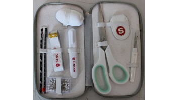 SALE OUT. | Singer Premium Sewing Kit | Mint | 24 month(s) | DAMAGED PACKAGING, DIRTY PARTS