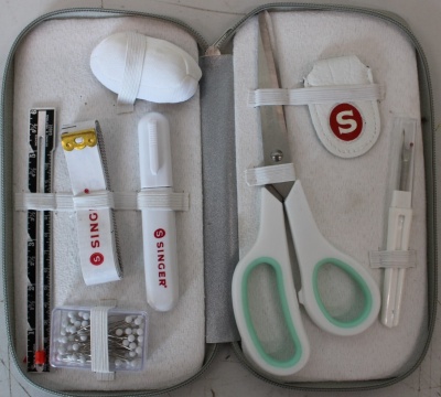 SALE OUT. | Singer Premium Sewing Kit | Mint | 24 month(s) | DAMAGED PACKAGING, DIRTY PARTS